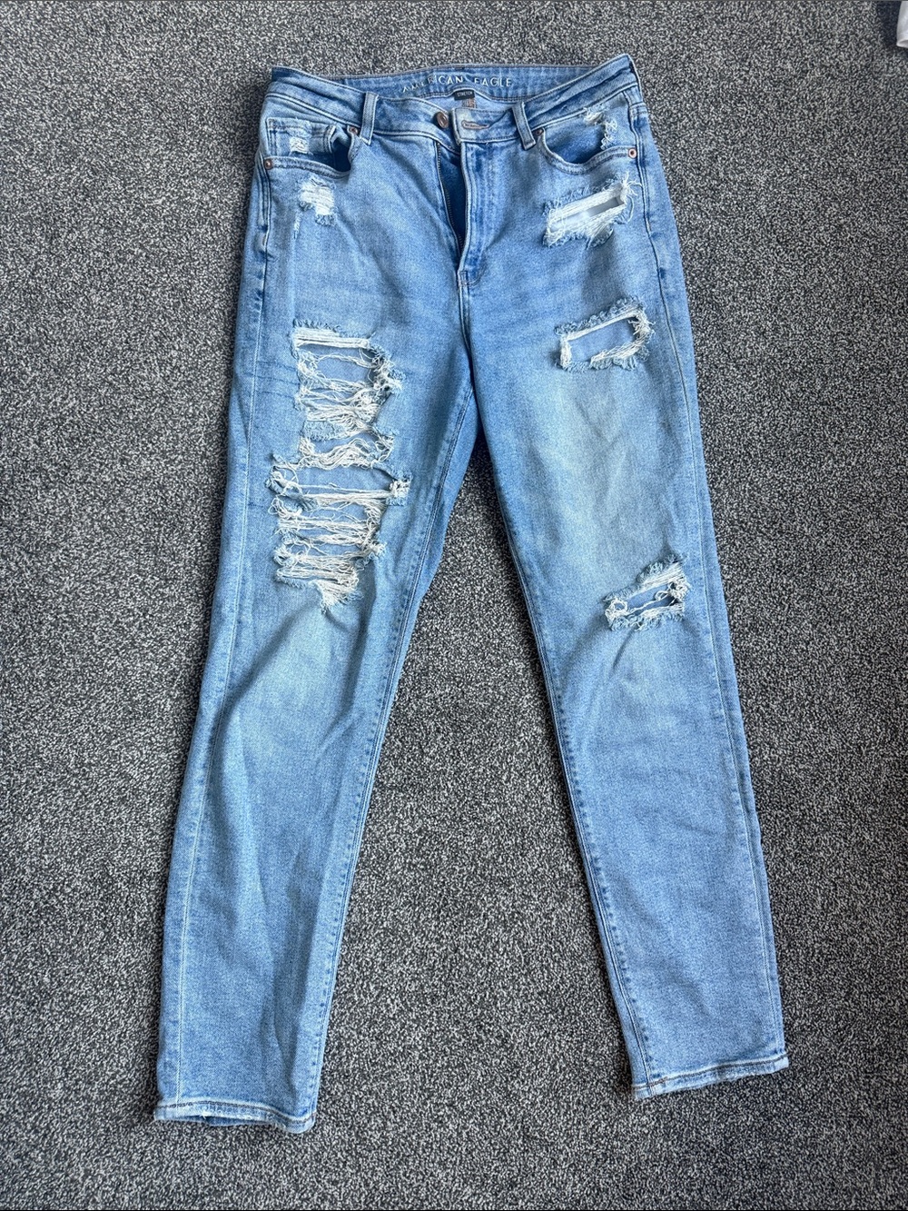 American Eagle Light Blue Distressed Women’s Jeans